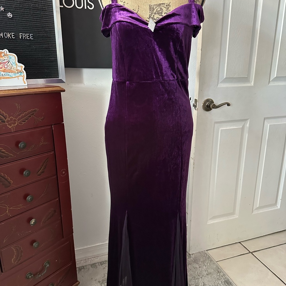 🆕Candalite Purple Velvet Gown - Picture 2 of 15